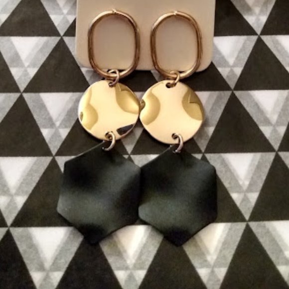LOVISA Modern Gold/Black Geometric Drop Earrings**NEW! - Picture 2 of 3
